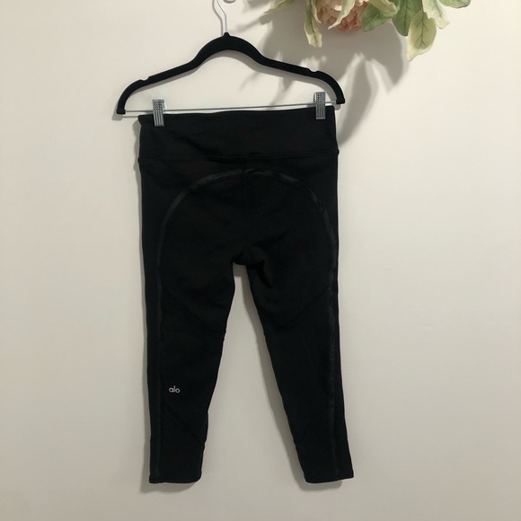 Black Alo leggings w Contouring lines - Picture 8 of 13